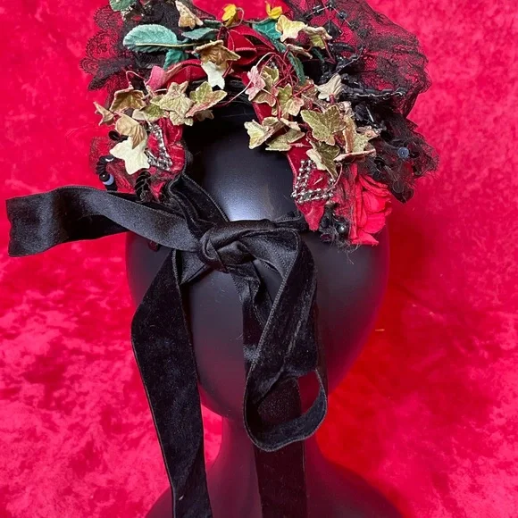Vintage 40s/50s elaborate floral embellished head piece Vintage 40s/50s elaborate floral embellished head piece main image 4
